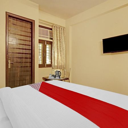 Hotel O A.K Palace นิวเดลี ภายนอก รูปภาพ